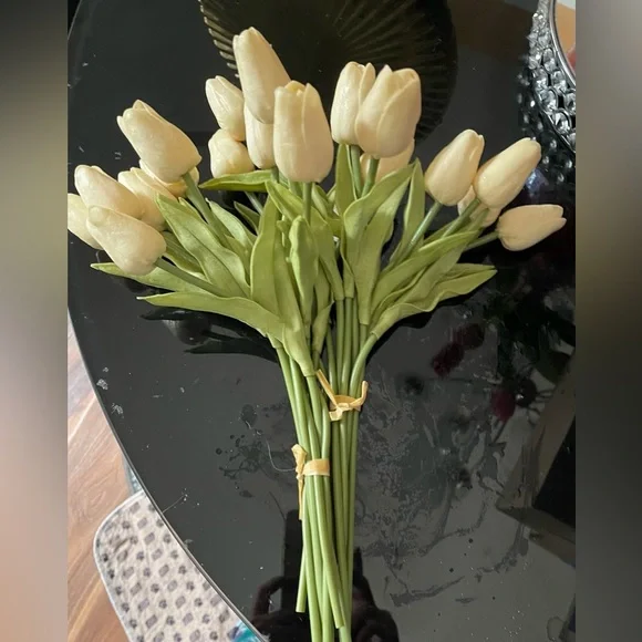 Faux Ivory Silk Tulips | 2 Bunches | Like New | Excellent Condition - Picture 4 of 8